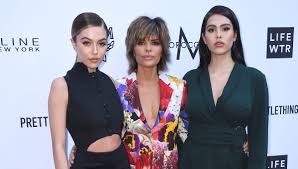 Lisa Rinna with her daughters