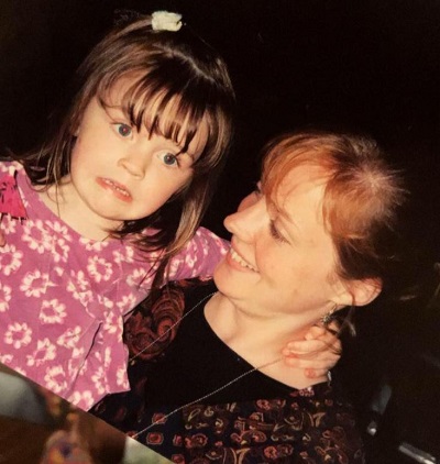 Allana Davison childhood picture with her mother