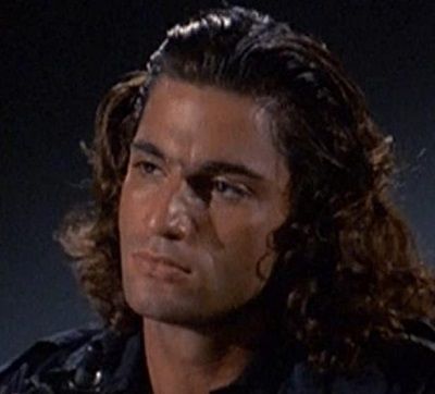 Anwar Zayden is best known for playing Mendez in the American drama television program called Miami Vice Season 3