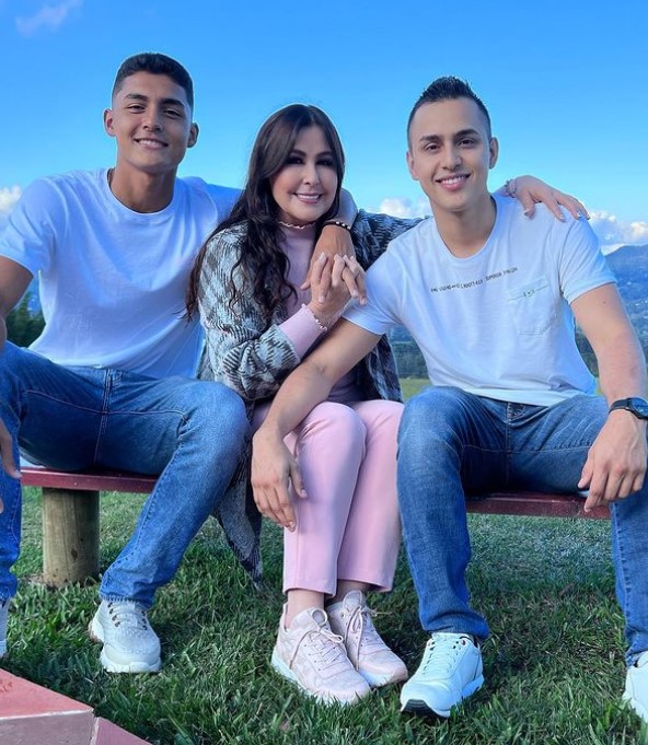 Arelys Henao and her sons Esteban and Miguel Hurtado