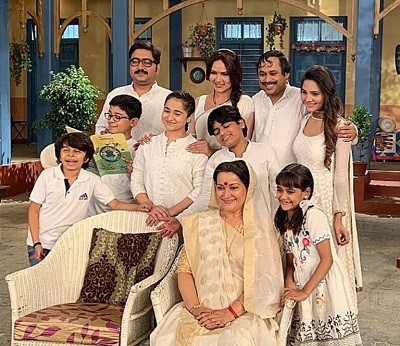 Ashna Kishore with the cast of Happu Ki Ultan Paltan
