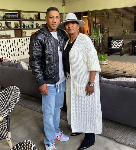 Gonzoe Rapper was photographed with his mother
