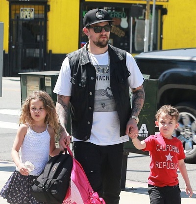 Harlow Madden with her father Joel Madden and brother Sparrow Madden