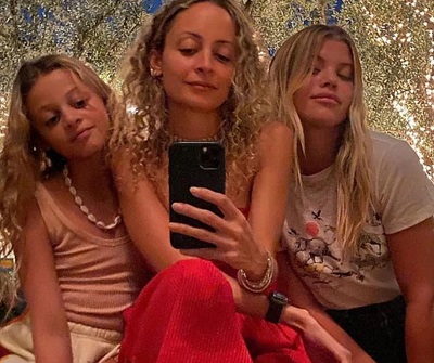 Harlow Madden with her mother Nicole Richie and Aunt Sofia Richie