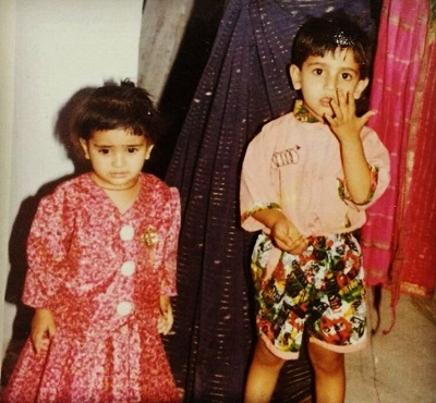 Khushboo Atre childhood picture with her brother Adarsh Atre