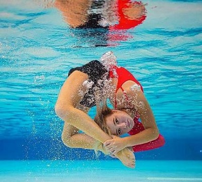 Maesi Caes dancing underwater