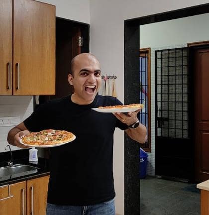 Manu Kumar Jain eating pizzas at his home