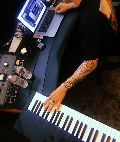 Myrne snapped while making music