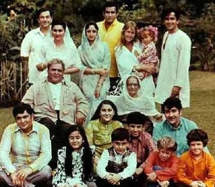 Ramsarni Mehra Kapoor with her family