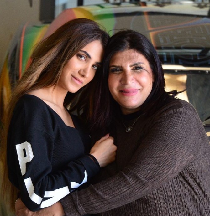 Rawan Mahdi and her mother