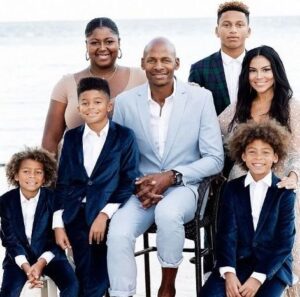 Ray Allen with his wife kids