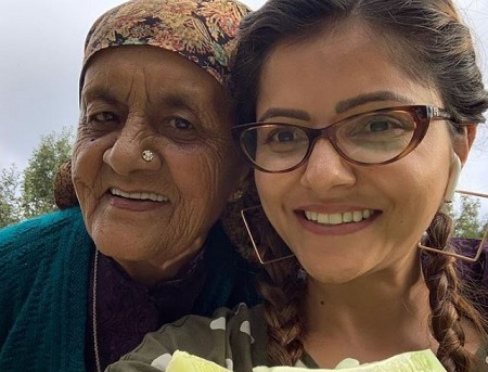 Rohini Dilaiks sister Rubina Dilaik and their grandmother