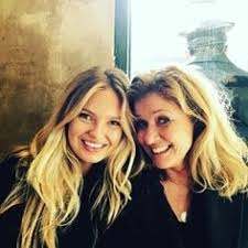 Romee Strijd with her mother