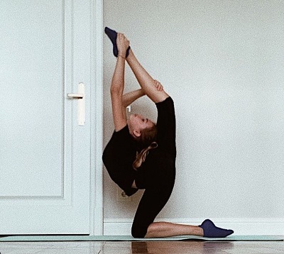 Zhenya Kotova is so flexible