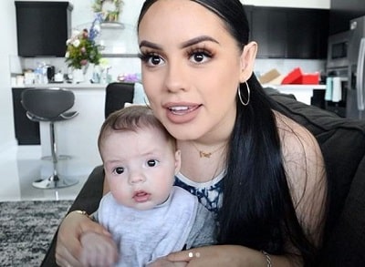 leslie Quezada with her child Gael Galindo